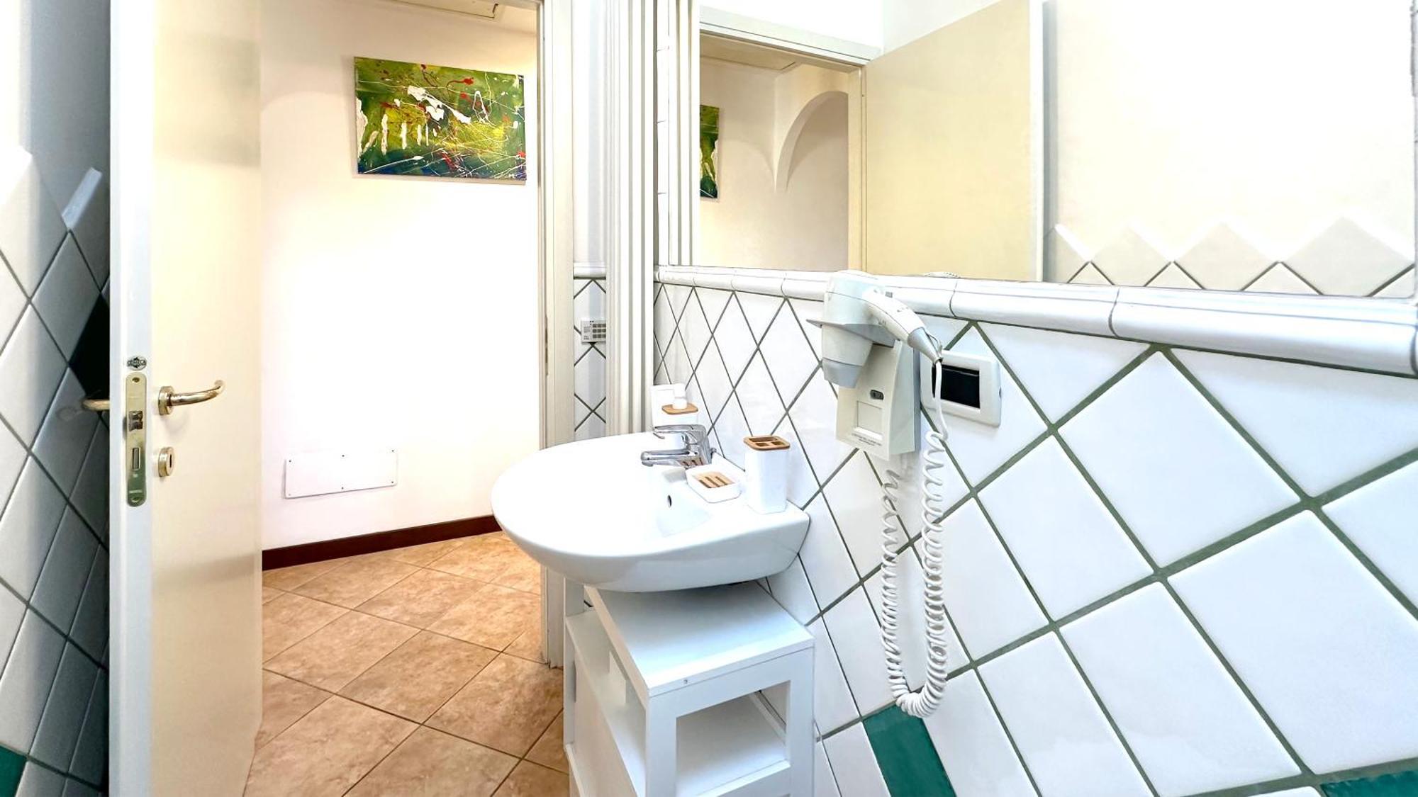 Int 4 - Suite Edoardo By Residence San Luca Bologna Luaran gambar